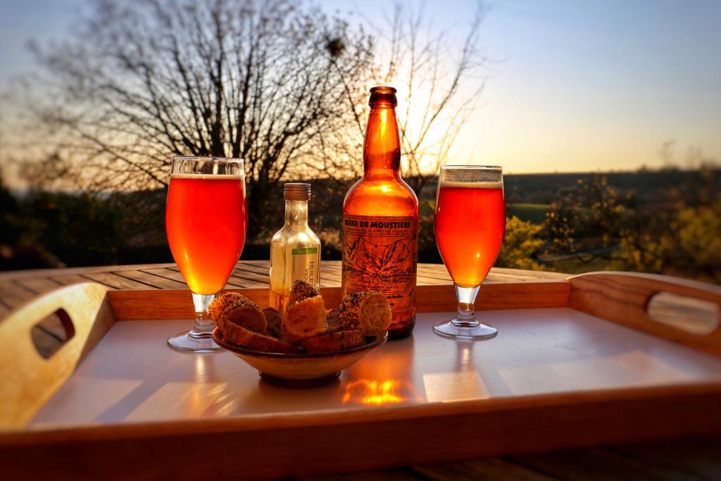 Apéritif le soir à la Ferme du Petit Ségriès, chambres d'hôtes Verdon