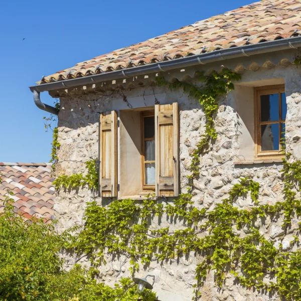 Façade de la Ferme du Petit Ségriès, chambre d'hôtes à Moustiers Sainte Marie