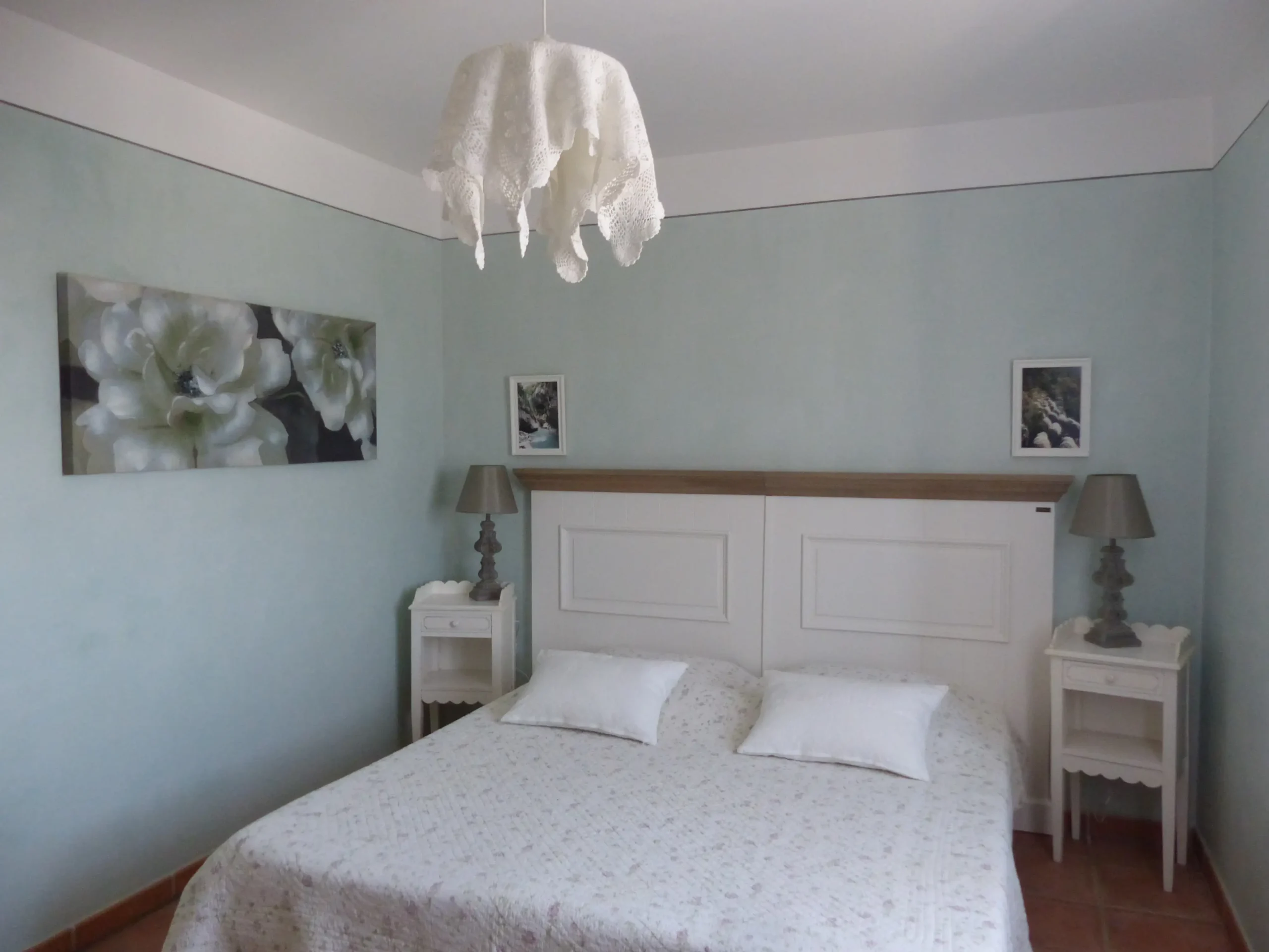 Chambre Lou Pavihoun avec lit double King size : hebergement lac Sainte-Croix